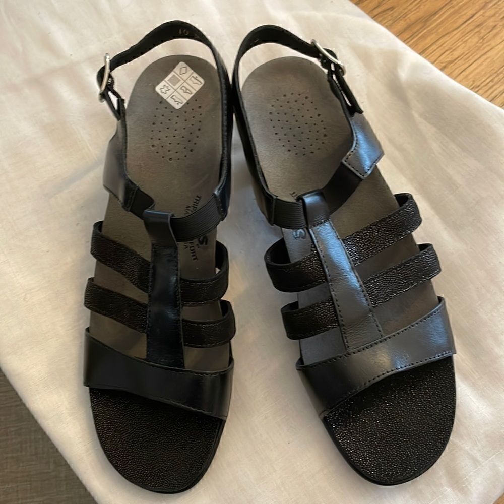 SAS BLACK SANDALS.  NEW.  STYLE IS ALLEGRO.   NEW IN BOX. SIZE IS NARROW.